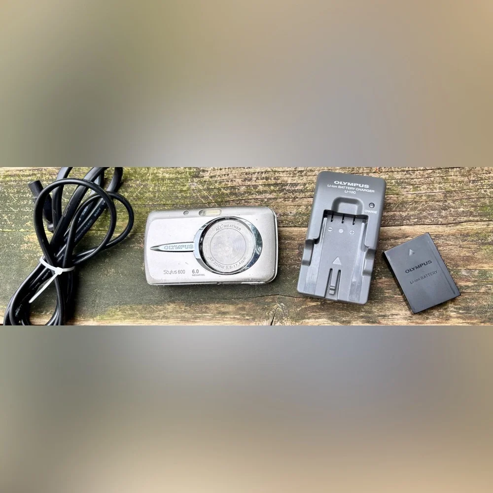 Olympus Stylus 600 Silver Camera - Screen not working